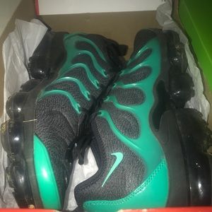 vapormax plus eagles